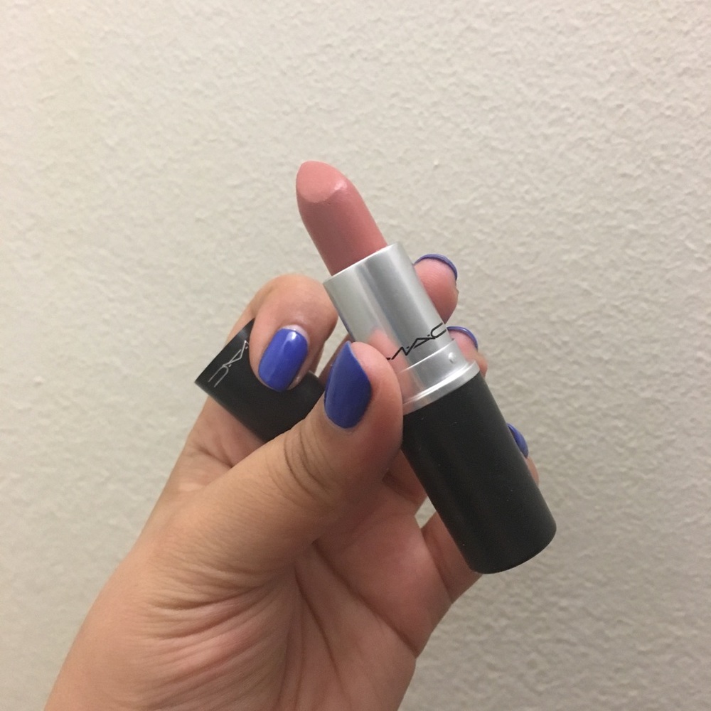 MAC lustre lipstick in "patisserie"